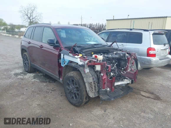 2025 Jeep Grand Cherokee Laredo z VIN 1C4RJHAG5S8657198, wystawiony jako IAAI lot #42146067 z przebiegiem 5186 mil mil oraz . Historia ofert i sprzedaży dostępna na DreamBid. Obrazek 1.