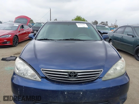 2005 Toyota Camry STD z VIN 4T1BE32K55U084967, wystawiony jako IAAI lot #42138311 z przebiegiem 272 779 mil mil oraz . Historia ofert i sprzedaży dostępna na DreamBid. Obrazek 12.