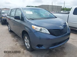 2013 Toyota Sienna L z VIN 5TDZK3DC9DS351449, wystawiony jako IAAI lot #42397699 z przebiegiem Nie podano mil oraz . Historia ofert i sprzedaży dostępna na DreamBid. Obrazek 1.