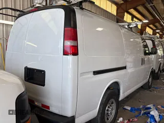 2017 Chevrolet Express Cargo с VIN 1GCWGAFF0H1275199, выставлен на аукционе IAAI как лот 42621702 с пробегом 171 974 миль миль и . История ставок и продаж доступна на DreamBid. Изображение 20.