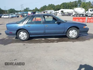 1997 Oldsmobile Cutlass Supreme S z VIN 1G3WH52M3VF338576, wystawiony jako IAAI lot #40573770 z przebiegiem 105 806 mil mil oraz . Historia ofert i sprzedaży dostępna na DreamBid. Obrazek 13.