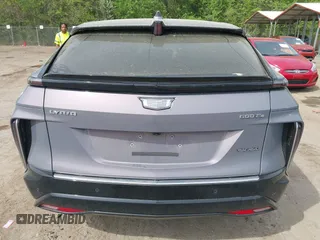 2024 Cadillac LYRIQ z VIN 1GYKPMRLXRZ141816, wystawiony jako IAAI lot #42113732 z przebiegiem 7 704 mil mil oraz . Historia ofert i sprzedaży dostępna na DreamBid. Obrazek 16.