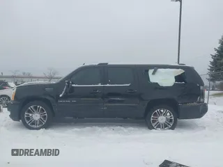 2012 Cadillac Escalade ESV Premium z VIN 1GYS4JEF0CR310045, wystawiony jako IAAI lot #41332306 z przebiegiem 166 676 mil mil oraz . Historia ofert i sprzedaży dostępna na DreamBid. Obrazek 14.