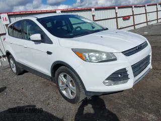 2014 Ford Escape SE z VIN 1FMCU0G97EUC60946, wystawiony jako IAAI lot #41830574 z przebiegiem 179 729 mil mil oraz . Historia ofert i sprzedaży dostępna na DreamBid. Obrazek 1.