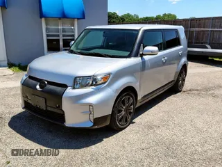 2014 Scion xB z VIN JTLZE4FE9EJ055412, wystawiony jako Copart lot #56695645 z przebiegiem 193 819 mil mil oraz Czysty tytuł • Clean title. Historia ofert i sprzedaży dostępna na DreamBid. Obrazek 2.