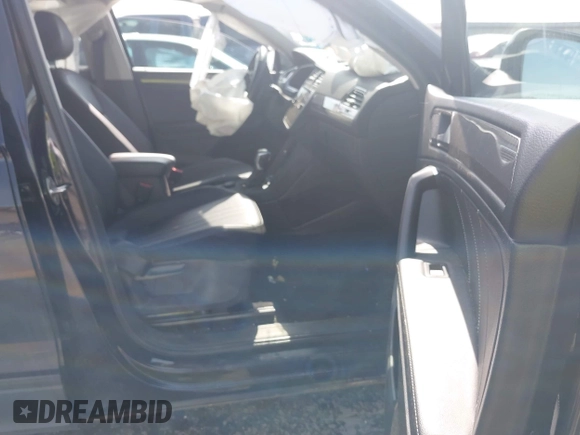 2022 Volkswagen Tiguan SE with VIN 3VV2B7AX0NM146315, listed as a IAAI auction lot 42512975 with 40,577 mi miles and . Bid and sale history available at DreamBid. Image 5.