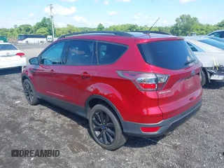 2017 Ford Escape SE z VIN 1FMCU9GD4HUA10240, wystawiony jako IAAI lot #42392522 z przebiegiem 82 325 mil mil oraz . Historia ofert i sprzedaży dostępna na DreamBid. Obrazek 3.