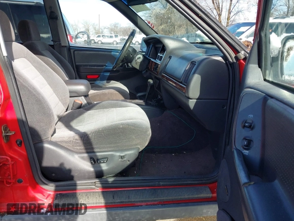 1996 Jeep Grand Cherokee Laredo with VIN 1J4GZ58Y8TC374929, listed as a IAAI auction lot 41725111 with 196,723 mi miles. Bid and sale history available at carsss.com. Image 5.