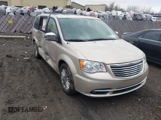 2016 Chrysler Town & Country Touring z VIN 2C4RC1CG5GR166771, wystawiony jako IAAI lot #41715807 z przebiegiem 121 652 mil mil oraz . Historia ofert i sprzedaży dostępna na DreamBid. Obrazek 1.