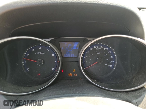 2011 Hyundai Tucson GL with VIN KM8JT3AC4BU166471, listed as a Copart auction lot 59549205 with 309,635 mi miles and Clean title. Bid and sale history available at DreamBid. Image 9.