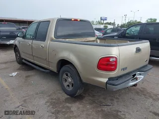 2001 Ford F-150 SuperCrew XLT with VIN 1FTRW07W61KE35305, listed as a IAAI auction lot 41912087 with 221,826 mi miles. Bid and sale history available at carsss.com. Image 3.