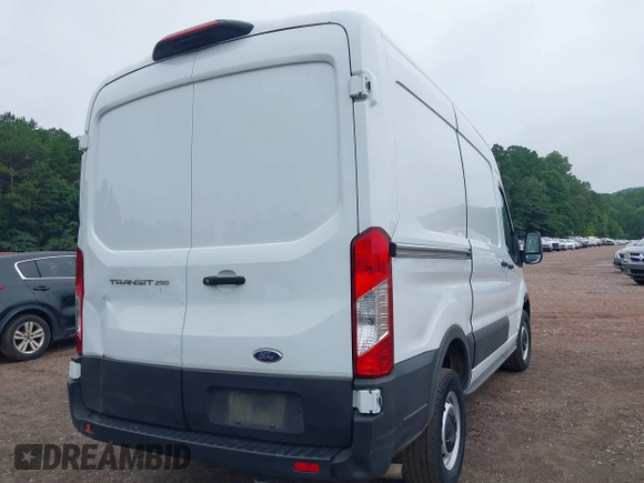 2023 Ford Transit Cargo с VIN 1FTBR1C84PKA95943, выставлен на аукционе IAAI как лот 42608287 с пробегом 32 639 миль миль и . История ставок и продаж доступна на DreamBid. Изображение 4.
