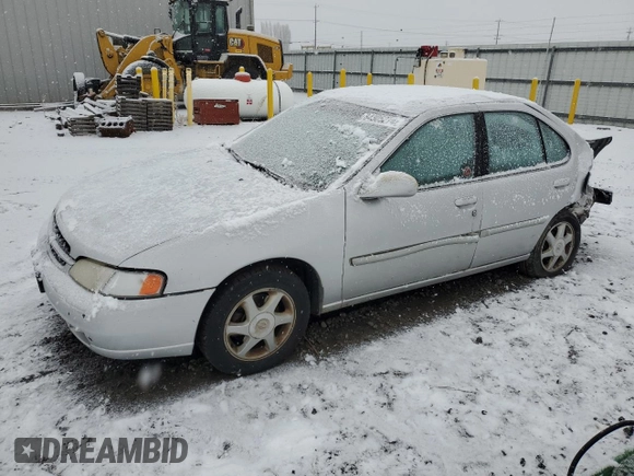 1998 Nissan Altima XE with VIN 1N4DL01DXWC205073, listed as a Copart auction lot 84305274 with 224,927 mi miles and Salvage Title. Bid and sale history available at carsss.com. Image 1.