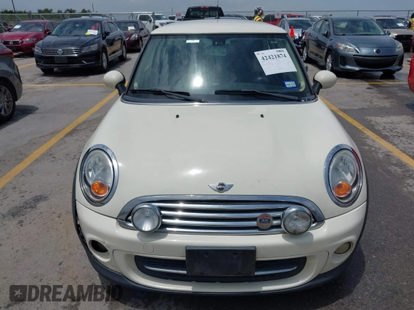 2012 MINI Hardtop z VIN WMWSU3C58CT542971, wystawiony jako IAAI lot #42421874 z przebiegiem 150 922 mil mil oraz . Historia ofert i sprzedaży dostępna na DreamBid. Obrazek 6.
