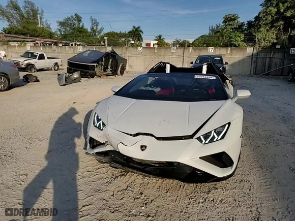2022 Lamborghini Huracan EVO with VIN ZHWUT5ZF9NLA17926, listed as a Copart auction lot 83543394 with 5,830 mi miles and Salvage Title. Bid and sale history available at carsss.com. Image 11.