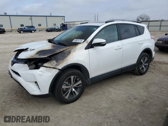 2018 Toyota RAV4 XLE z VIN 2T3WFREV0JW513389, wystawiony jako Copart lot #45601215 z przebiegiem Nie podano mil oraz Szkoda całkowita • Salvage title. Historia ofert i sprzedaży dostępna na DreamBid. Obrazek 1.