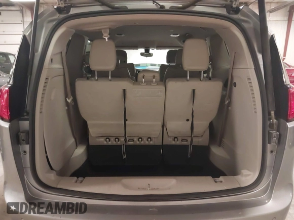2018 Chrysler Pacifica Touring L with VIN 2C4RC1BG3JR330401, listed as a IAAI auction lot 41250303 with 86,975 mi miles and . Bid and sale history available at DreamBid. Image 18.