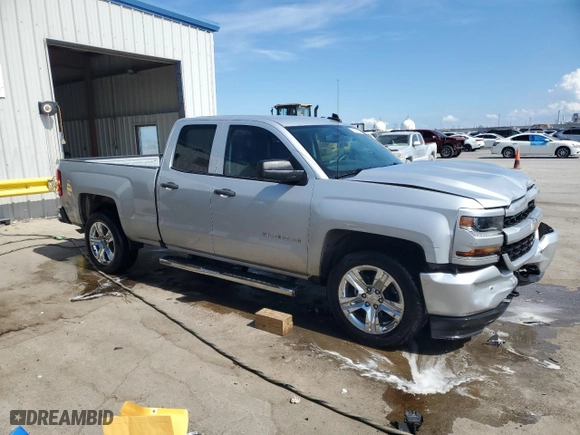 2018 Chevrolet Silverado 1500 Custom with VIN 1GCRCPEH9JZ117059, listed as a Copart auction lot 72657784 with 65,585 mi miles and Salvage Title. Bid and sale history available at carsss.com. Image 4.