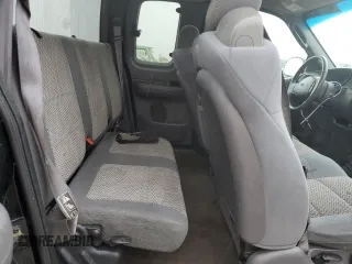 2002 Ford F-150 XL z VIN 2FTRX08L32CA83548, wystawiony jako Copart lot #45986265 z przebiegiem Nie podano mil oraz Czysty tytuł • Clean title. Historia ofert i sprzedaży dostępna na DreamBid. Obrazek 10.