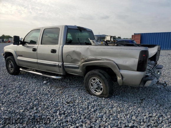 2002 Chevrolet Silverado 1500HD LT with VIN 1GCGC13U42F195580, listed as a Copart auction lot 53432235 with 238,007 mi miles and Salvage Title. Bid and sale history available at DreamBid. Image 2.