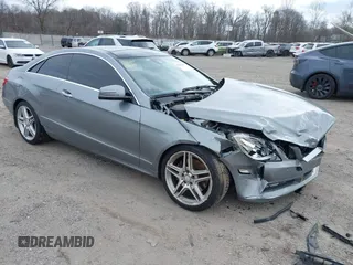 2013 Mercedes-Benz E-Class E 350 with VIN WDDKJ8JB9DF215261, listed as a IAAI auction lot 41634201 with 92,610 mi miles. Bid and sale history available at carsss.com. Image 1.
