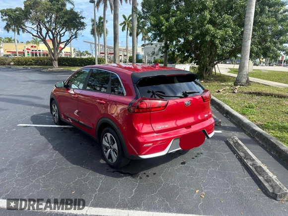 2018 Kia Niro LX with VIN KNDCB3LC3J5132401, listed as a Copart auction lot 50352575 with 87,900 mi miles and Clean Title. Bid and sale history available at carsss.com. Image 3.