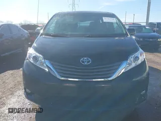 2011 Toyota Sienna XLE AAS with VIN 5TDYK3DC0BS030313, listed as a IAAI auction lot 41783766 with 267,937 mi miles. Bid and sale history available at carsss.com. Image 12.