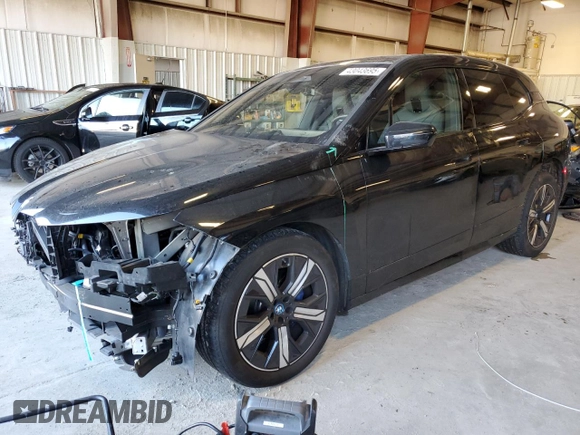 2023 BMW iX xDrive50 with VIN WB523CF08PCM77367, listed as a Copart auction lot 43043695 with 17,213 mi miles and Salvage Title. Bid and sale history available at carsss.com. Image 1.