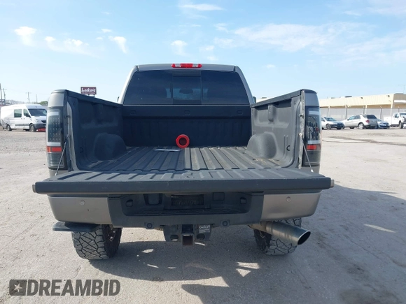 2013 GMC Sierra 2500HD Denali z VIN 1GT125E81DF127112, wystawiony jako IAAI lot #41907764 z przebiegiem 289 619 mil mil oraz . Historia ofert i sprzedaży dostępna na DreamBid. Obrazek 16.