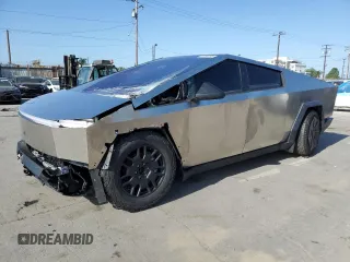 2024 Tesla Cybertruck с VIN 7G2CEHED4RA040048, выставлен на аукционе Copart как лот 61394105 с пробегом 1 646 миль миль и Списание • Salvage title. История ставок и продаж доступна на DreamBid. Изображение 1.