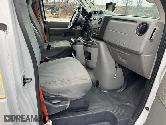 2017 Ford Econoline Commercial z VIN 1FDXE4FS0HDC69020, wystawiony jako Copart lot #87970525 z przebiegiem 165 607 mil mil oraz Czysty tytuł • Clean title. Historia ofert i sprzedaży dostępna na DreamBid. Obrazek 6.