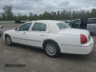 2005 Lincoln Town Car Signature z VIN 1LNHM81W75Y651123, wystawiony jako Copart lot #57106815 z przebiegiem 156 275 mil mil oraz Tytuł czysty. Historia ofert i sprzedaży dostępna na DreamBid. Obrazek 2.