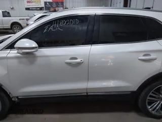 2016 Lincoln MKC Reserve z VIN 5LMTJ3DH6GUJ11160, wystawiony jako IAAI lot #41802010 z przebiegiem 96 861 mil mil oraz . Historia ofert i sprzedaży dostępna na DreamBid. Obrazek 15.