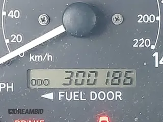 2000 Toyota Camry LE z VIN JT2BF22K5Y0258522, wystawiony jako IAAI lot #41998874 z przebiegiem 300 186 mil mil oraz . Historia ofert i sprzedaży dostępna na DreamBid. Obrazek 15.