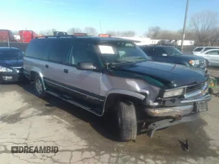 1995 Chevrolet Suburban z VIN 1GNFK16K3SJ439927, wystawiony jako IAAI lot #32600934 z przebiegiem 201 633 mil mil oraz . Historia ofert i sprzedaży dostępna na DreamBid. Obrazek 1.
