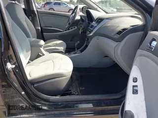 2014 Hyundai Accent SE z VIN KMHCU5AE6EU165345, wystawiony jako IAAI lot #42308781 z przebiegiem 98 216 mil mil oraz . Historia ofert i sprzedaży dostępna na DreamBid. Obrazek 5.