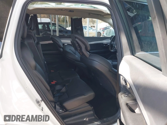 2021 Volvo XC90 Momentum with VIN YV4102PK5M1728451, listed as a IAAI auction lot 41770359 with 69,270 mi miles. Bid and sale history available at carsss.com. Image 8.
