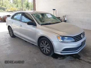2015 Volkswagen Jetta SE z VIN 3VWD17AJ2FM324374, wystawiony jako IAAI lot #42234400 z przebiegiem 134 038 mil mil oraz . Historia ofert i sprzedaży dostępna na DreamBid. Obrazek 1.