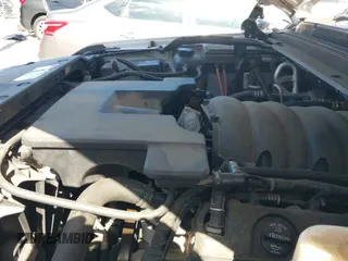 2019 Chevrolet Suburban LT z VIN 1GNSCHKC3KR114568, wystawiony jako IAAI lot #42698645 z przebiegiem 185 216 mil mil oraz . Historia ofert i sprzedaży dostępna na DreamBid. Obrazek 19.