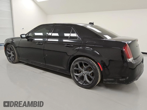 2021 Chrysler 300 with VIN 2C3CCABG8MH520182, listed as a Copart auction lot 51822095 with 123,002 mi miles and Clean Title. Bid and sale history available at carsss.com. Image 2.