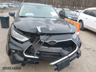 2021 Toyota Highlander L with VIN 5TDBZRBH5MS553042, listed as a IAAI auction lot 41611610 with 83,553 mi miles. Bid and sale history available at carsss.com. Image 12.