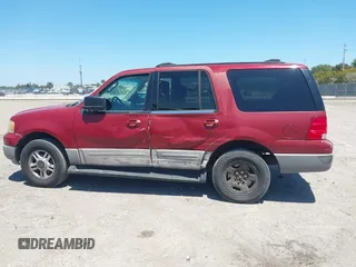 2003 Ford Expedition Special Service with VIN 1FMPU15L33LA76211, listed as a IAAI auction lot 42035061 with 211,599 mi miles. Bid and sale history available at carsss.com. Image 14.