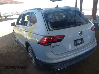 2018 Volkswagen Tiguan SEL with VIN 3VV3B7AX8JM132211, listed as a IAAI auction lot 42516340 with 75,641 mi miles and . Bid and sale history available at DreamBid. Image 3.