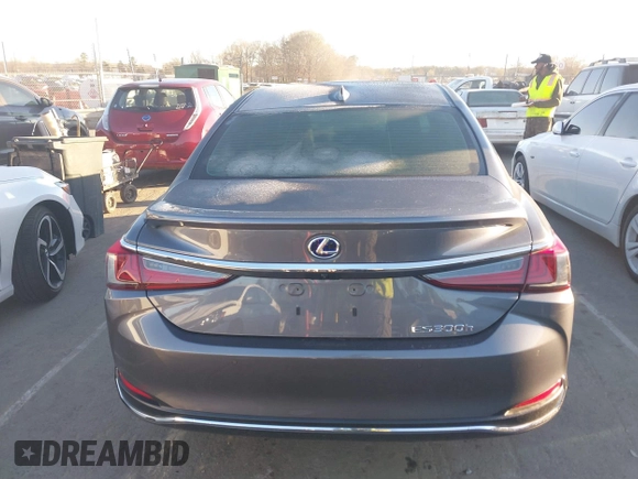 2021 Lexus ES 300h z VIN 58ADA1C1XMU001121, wystawiony jako IAAI lot #41815984 z przebiegiem 66 590 mil mil oraz . Historia ofert i sprzedaży dostępna na DreamBid. Obrazek 16.