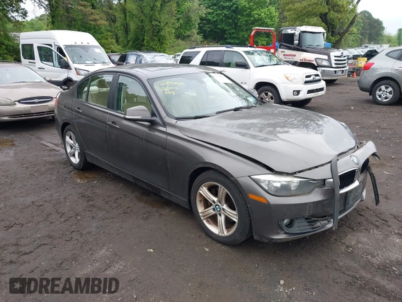 2013 BMW 3 Series 328i z VIN WBA3A5G53DNP24506, wystawiony jako IAAI lot #42289668 z przebiegiem 81 388 mil mil oraz . Historia ofert i sprzedaży dostępna na DreamBid. Obrazek 1.
