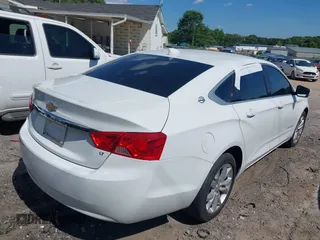 2018 Chevrolet Impala LT z VIN 2G1105S36J9121804, wystawiony jako IAAI lot #42197191 z przebiegiem 234 907 mil mil oraz . Historia ofert i sprzedaży dostępna na DreamBid. Obrazek 4.