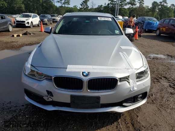 2018 BMW 3 Series 320i xDrive with VIN WBA8E5G52JNV02982, listed as a Copart auction lot 60742155 with 54,469 mi miles and Salvage title. Bid and sale history available at DreamBid. Image 5.