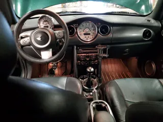 2006 MINI Convertible z VIN WMWRF33596TF64235, wystawiony jako Copart lot #43614735 z przebiegiem 138 541 mil mil oraz Czysty tytuł • Clean title. Historia ofert i sprzedaży dostępna na DreamBid. Obrazek 8.