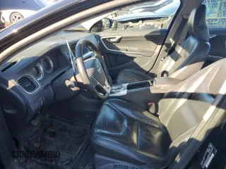 2012 Volvo S60 T6 z VIN YV1902FH0C2106726, wystawiony jako Copart lot #42192975 z przebiegiem 131 418 mil mil oraz Szkoda całkowita • Salvage title. Historia ofert i sprzedaży dostępna na DreamBid. Obrazek 7.