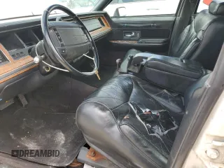1994 Lincoln Town Car Signature z VIN 1LNLM82W7RY781174, wystawiony jako Copart lot #69642754 z przebiegiem 149 185 mil mil oraz Szkody całkowita. Historia ofert i sprzedaży dostępna na DreamBid. Obrazek 7.